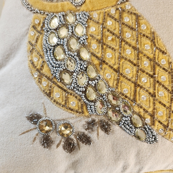 Pier 1 Imports Beaded Jeweled Embroidered Owl Pillow 14" x 14" Yellow Silver - Picture 4 of 9